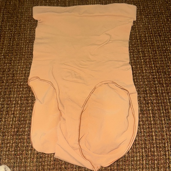 SKIMS SEAMLESS SCULPT HIGH-WAISTED BRIEF in Ochre NEW - Picture 6 of 8